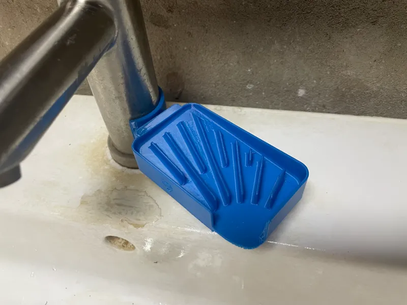 不积水香皂盒（自动沥水 可固定在水龙头上）