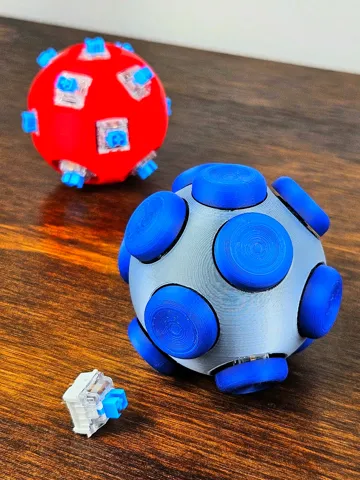 Objeto manipulable: 14-Sided Clicker Ball Fidget - Clicky Switch Ready — vista de referencia 2