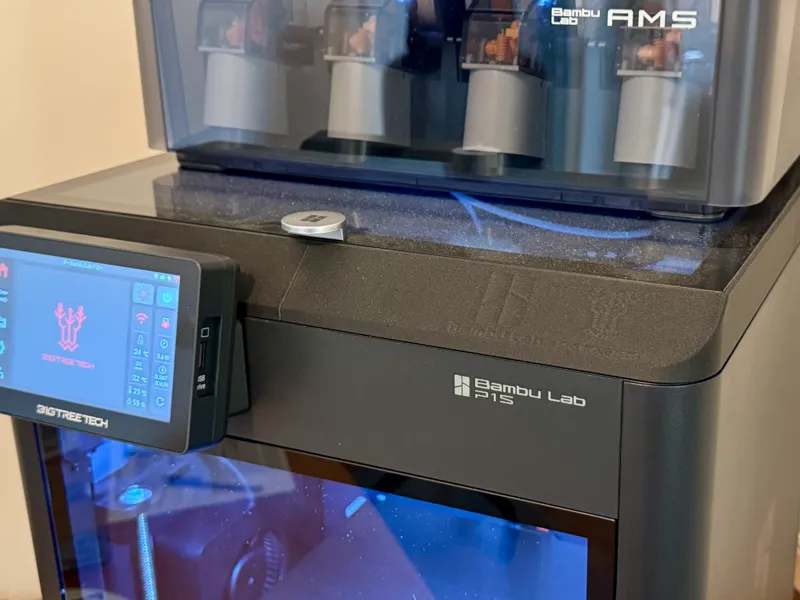 P1S Glass riser in combi with cable management.