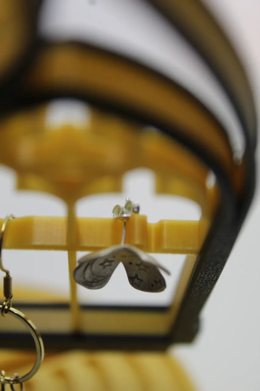 cathedral window earring holder(no ams) view 4
