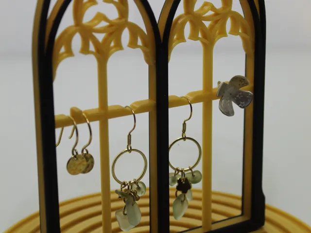 cathedral window earring holder(no ams)