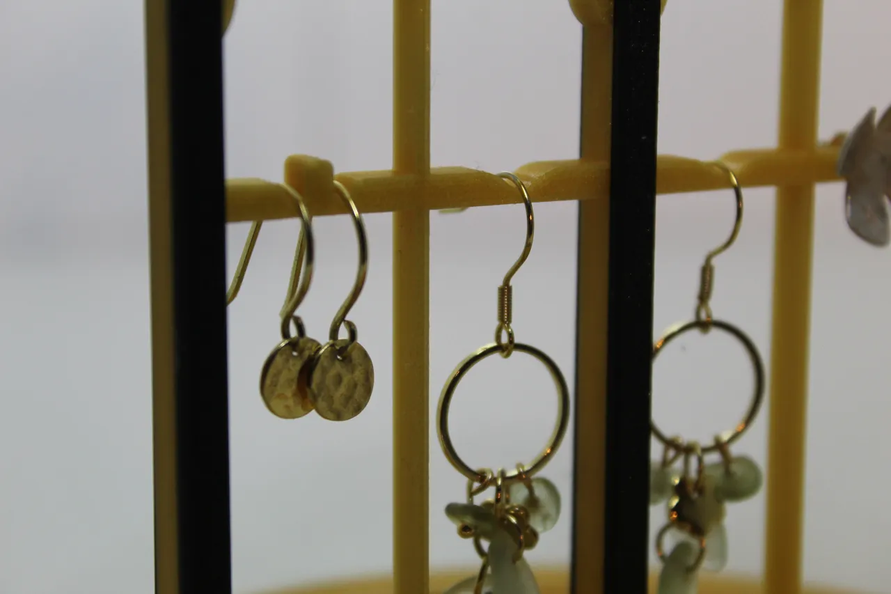cathedral window earring holder(no ams) view 3