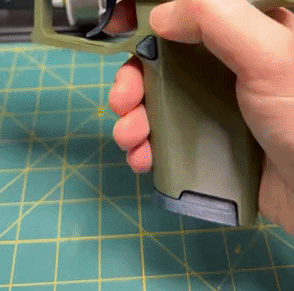 Miniatura 6 do modelo 3D E18 | Toy pistol (Working!)