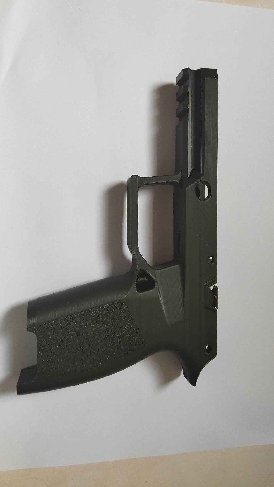 Miniatura 9 do modelo 3D E18 | Toy pistol (Working!)