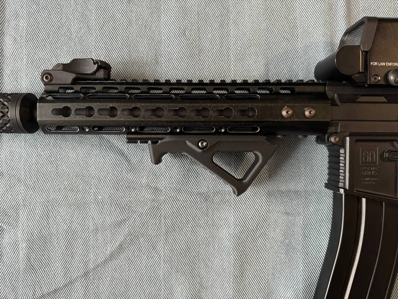 AR15 Foregrip 13 - Picatinny view 4