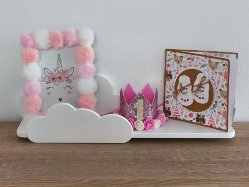 Cloud-shaped shelf for children