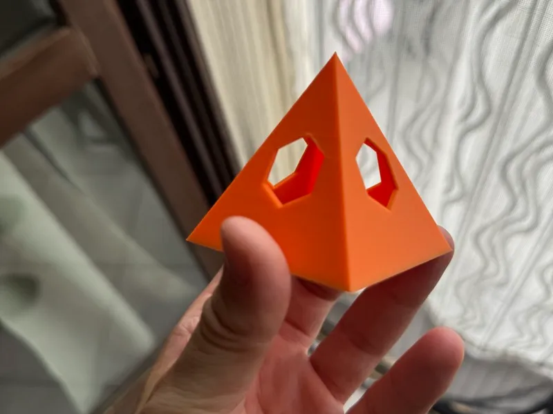 Painting support pyramids