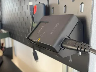 Skadis holder for Canon LC-E17 charger