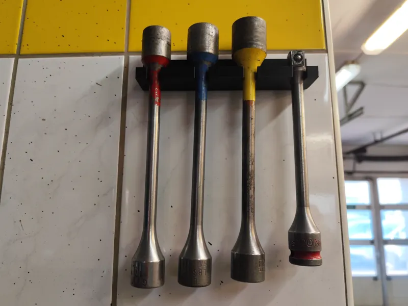 Wheel Wrench Holder (Držák moment. klíčů na kola)