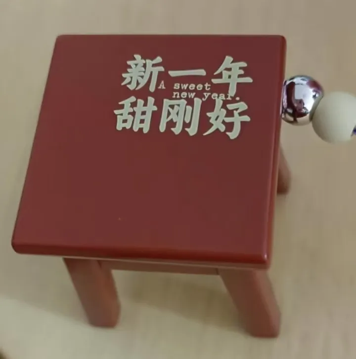 瑞幸咖啡同款联名钥匙扣 瑞幸红凳子 瑞幸红板凳 瑞幸褚橙农业