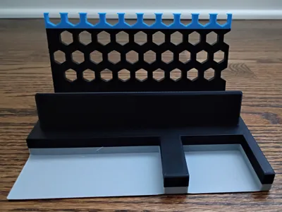 Compact iPad Stand – Scalable for Any Tablet