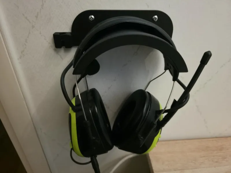 Wallmounted holder for 3M Peltor