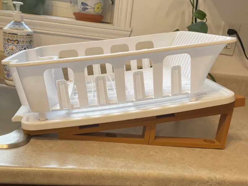 Dishes holder