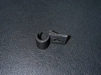 Clip für Motorhaubenstütze Mercedes Viano/Vito 639