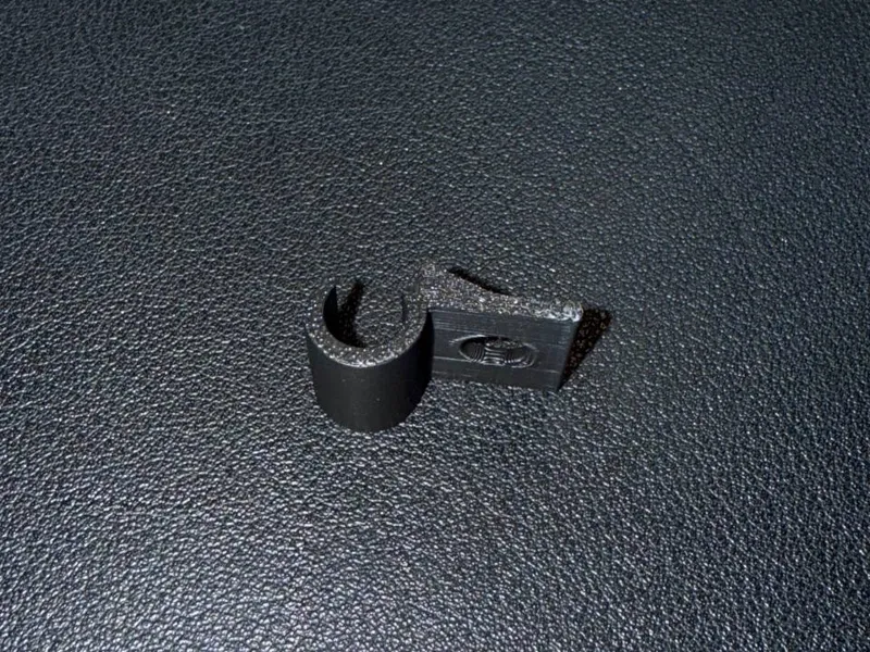 Clip für Motorhaubenstütze Mercedes Viano/Vito 639