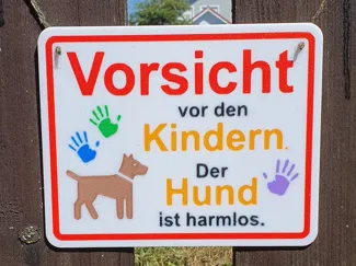 [Spaß] Warnschild: Vorsicht vor den Kindern...