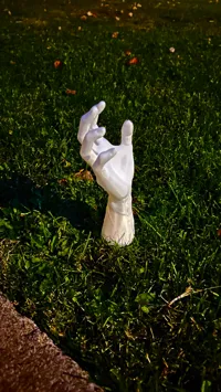 Mains décoratives d'Halloween pour jardin — photo 2