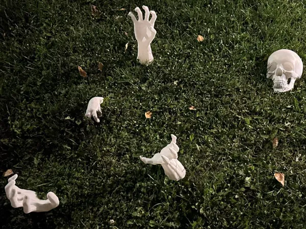 Mains décoratives d'Halloween pour jardin
