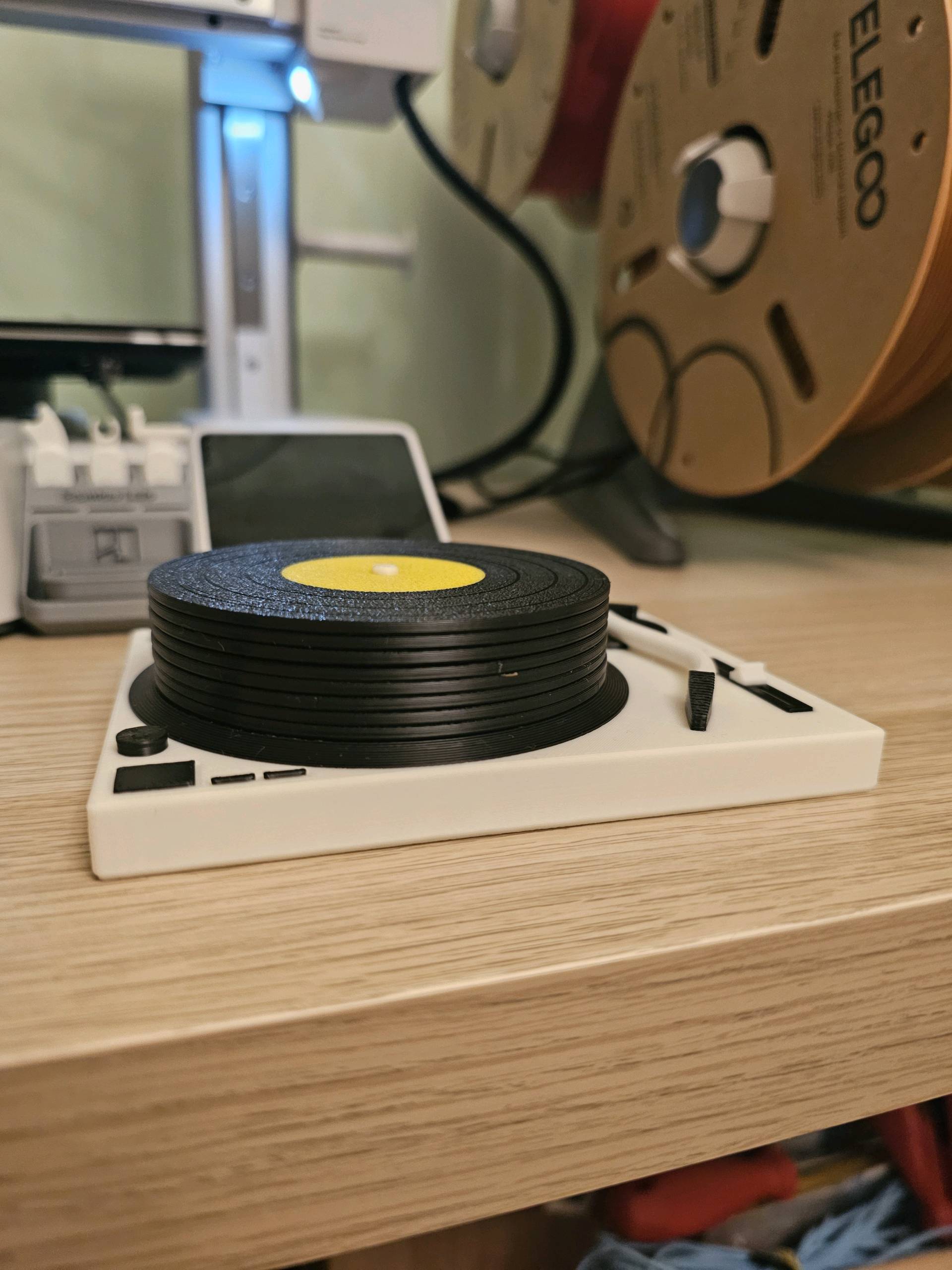Miniatura 6 do modelo 3D Turntable with Vinyl Record Coasters