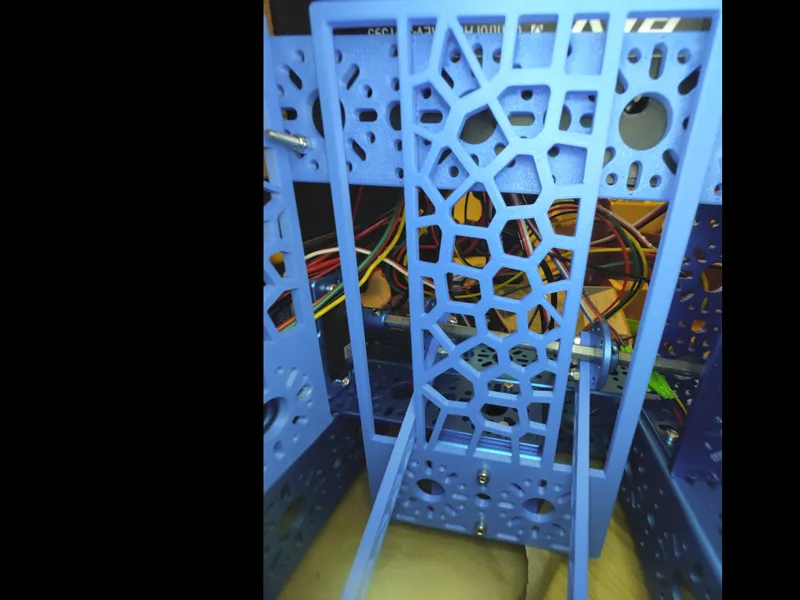 2x4 voronoi wall, 2 cutouts and connections (FTC)