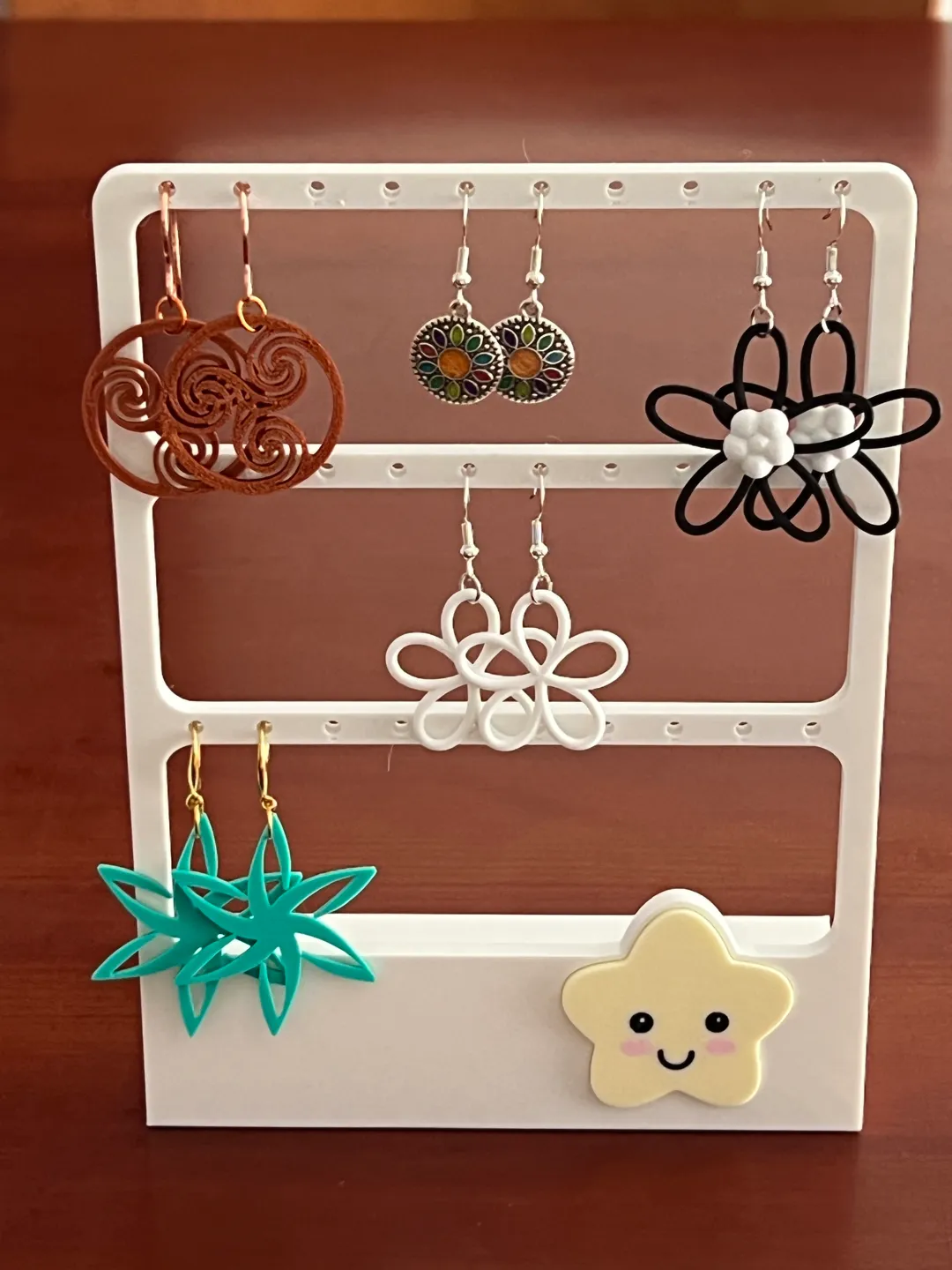 Earrings holders with star view 3