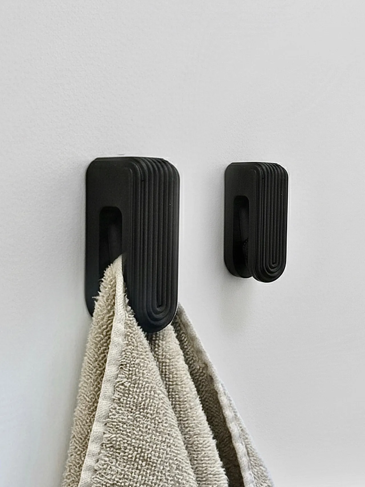 SELF-LOCKING COAT HANGER view 2
