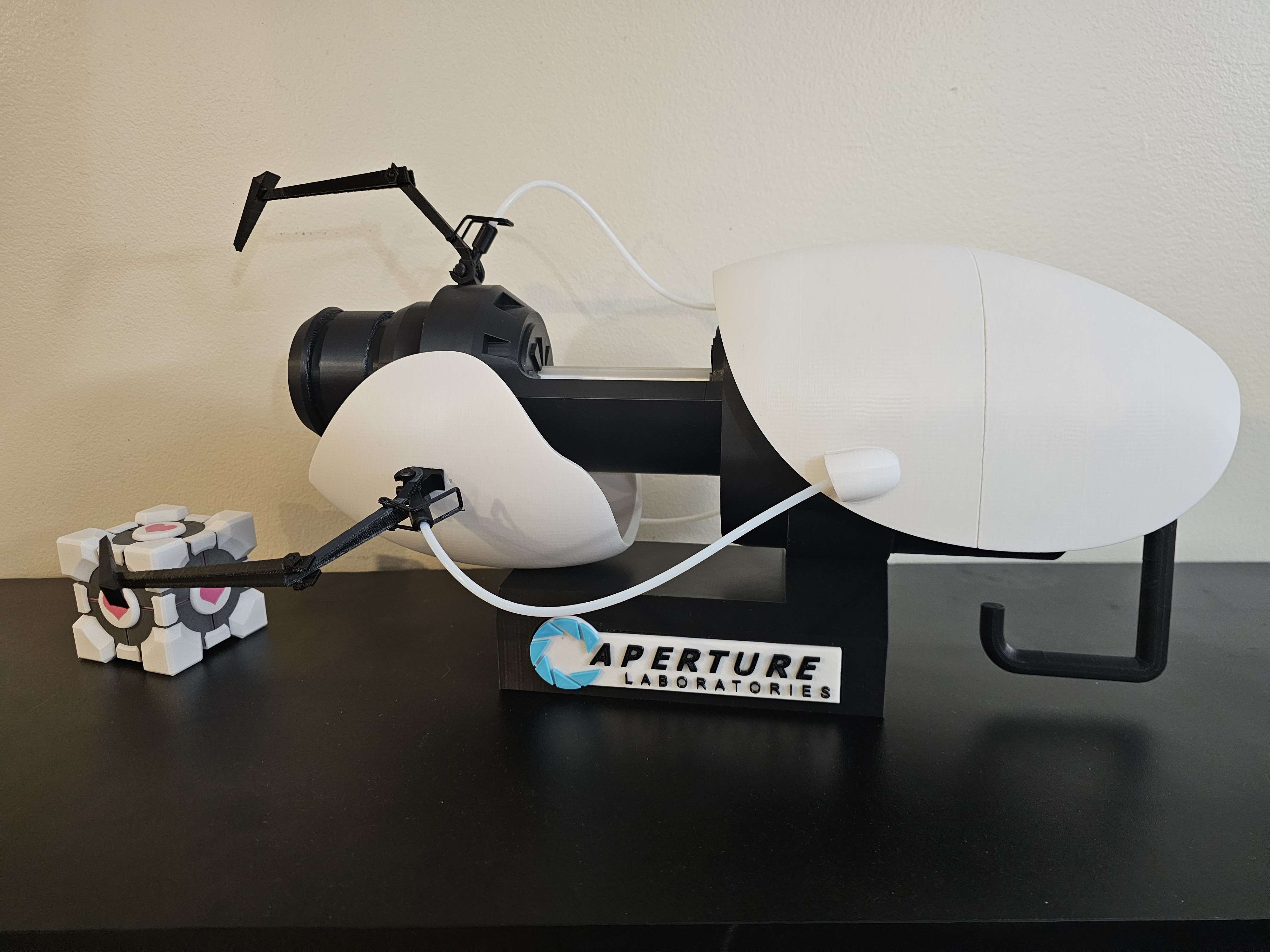 Miniatura 3 do modelo 3D Portal Gun
