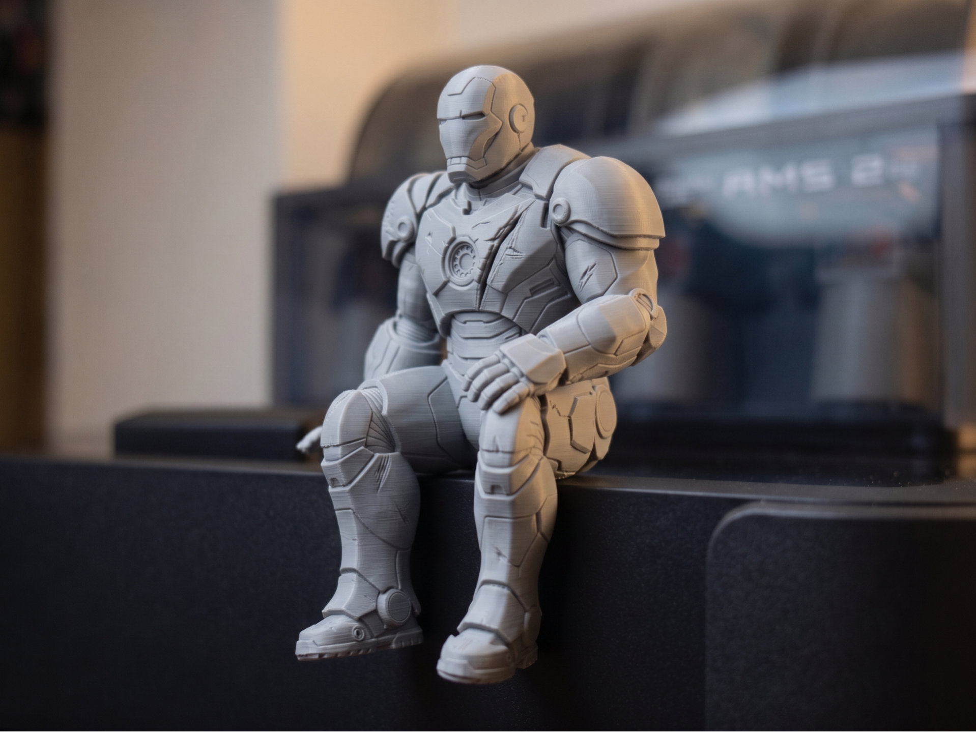 Iron Man Edge Sitter - Desk Buddy