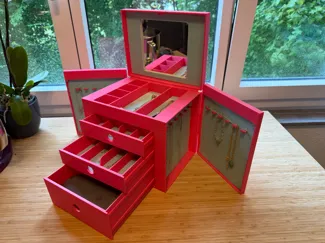 Schmuckkasten mit viel Platz