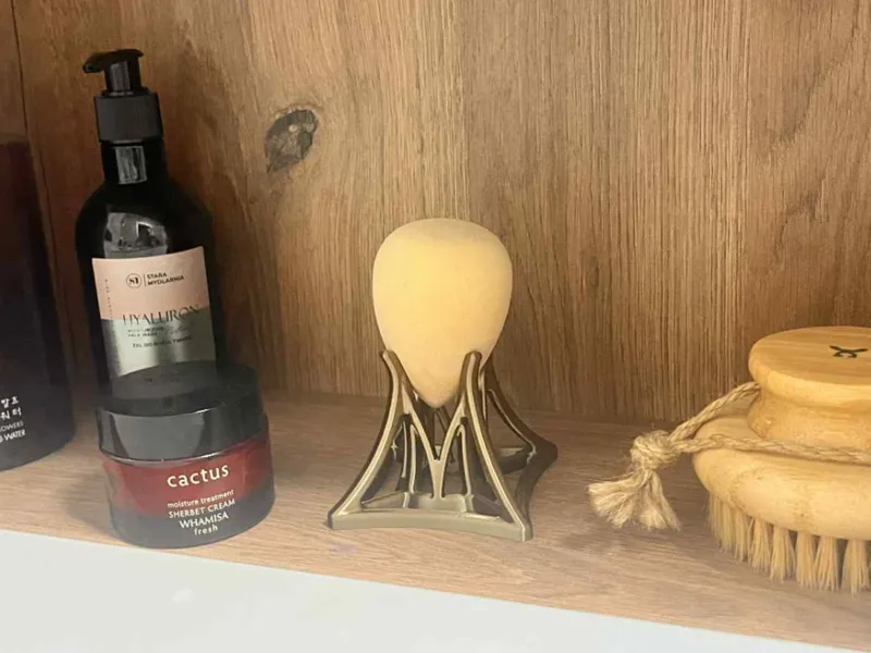 Beauty Blender stand/holder