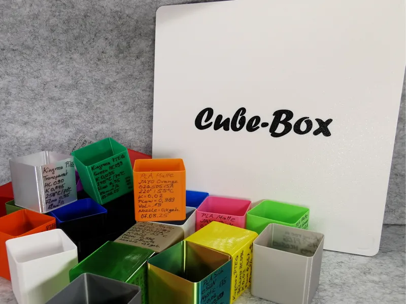 Stapelbare CaliCubeBox mit Deckel