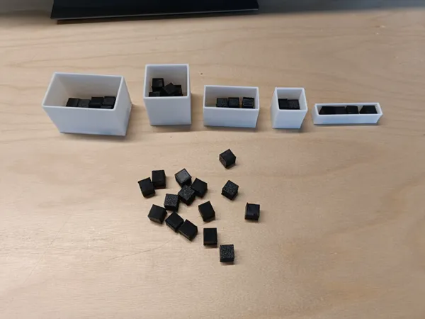 Cubes et boîtes de mathématiques