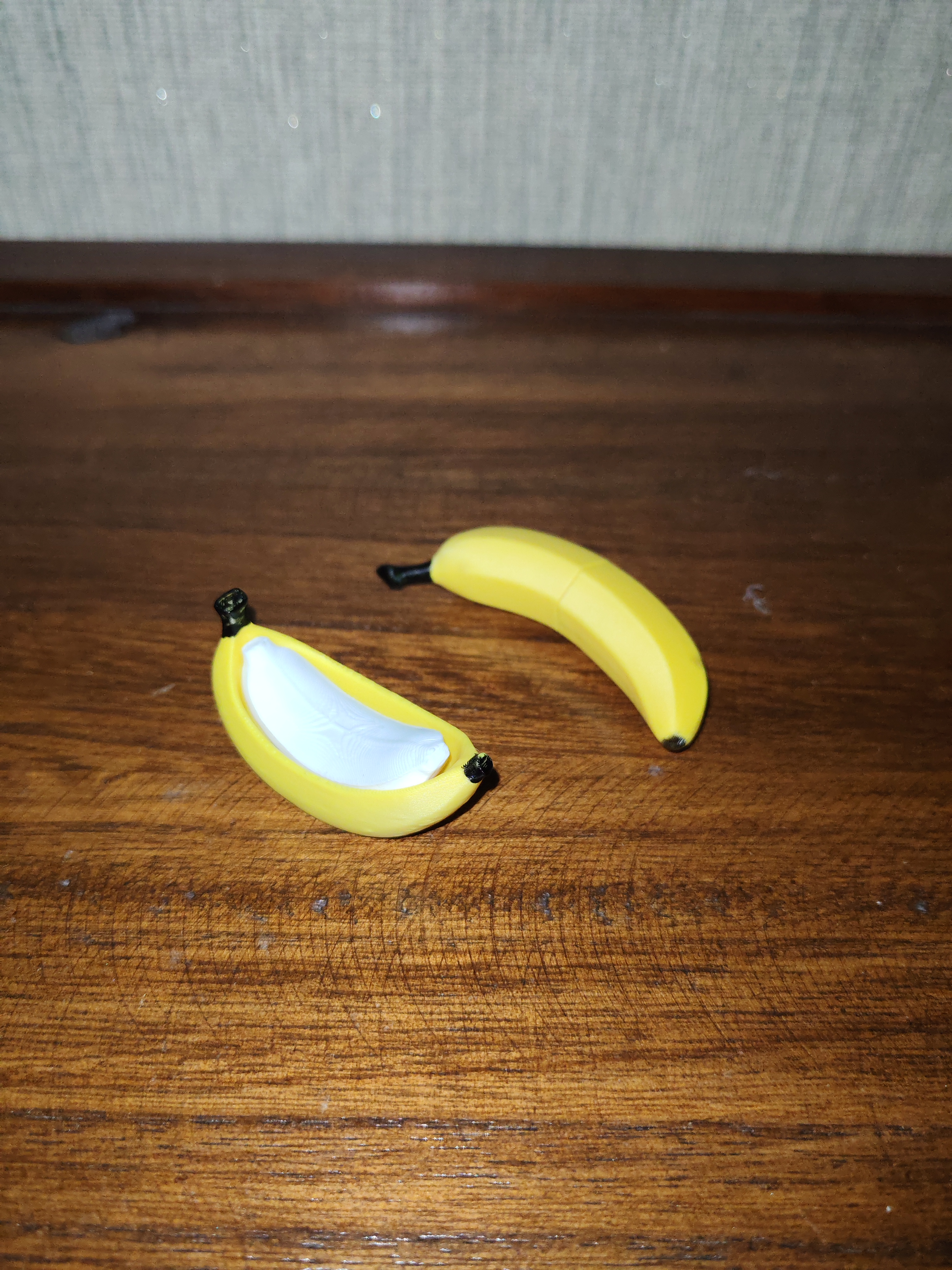 Miniatura 1 do modelo 3D 香蕉冰箱贴 香蕉皮冰箱贴 半根香蕉冰箱贴 磁吸冰箱贴 冰箱贴
