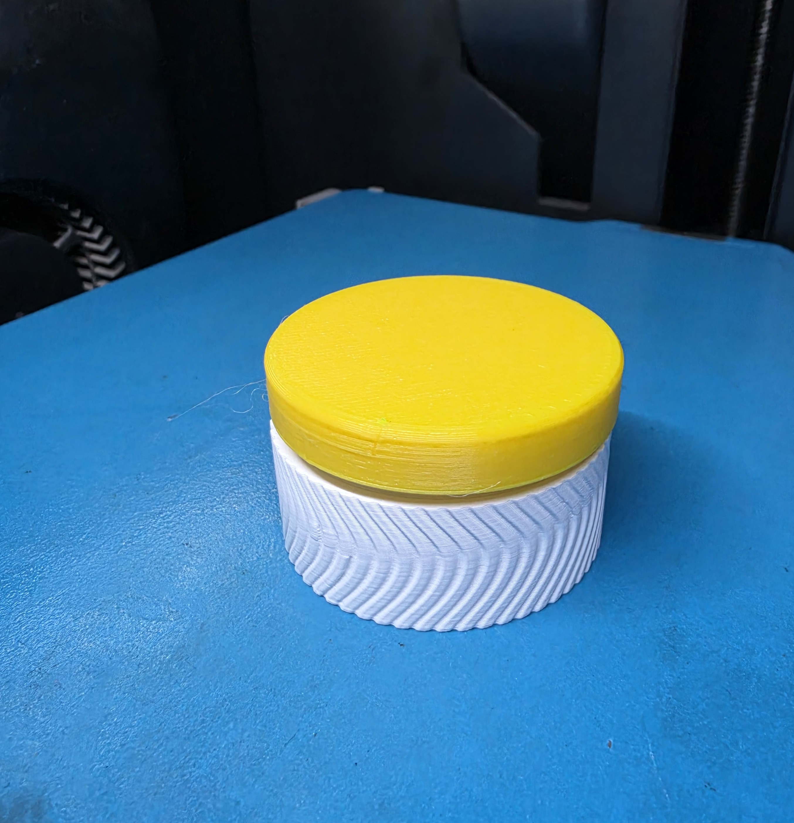 Miniatura 4 do modelo 3D Small Travel Container