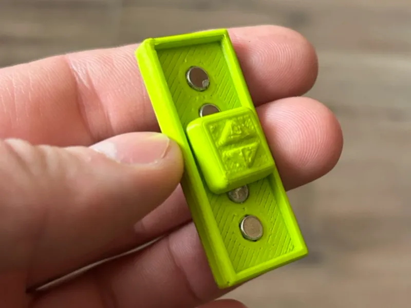 FIDGET-2 – Magnetyczna zabawka / Magnetic Toy 