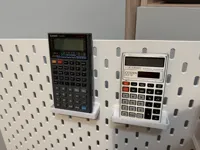 Présentoir calculatrice pour panneau perforé — photo 2