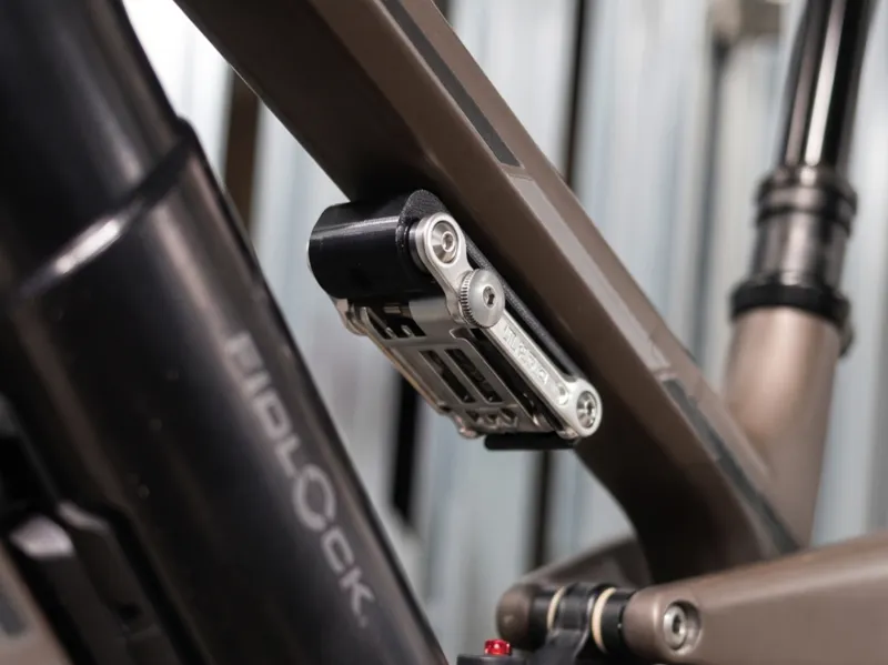 Snap in Topeak Mini 20 Pro Multitool Mount Bolt on