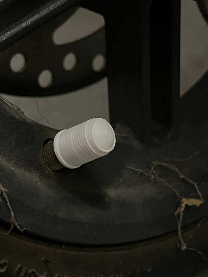 Replacement valvecap for car tires/scooter tires
