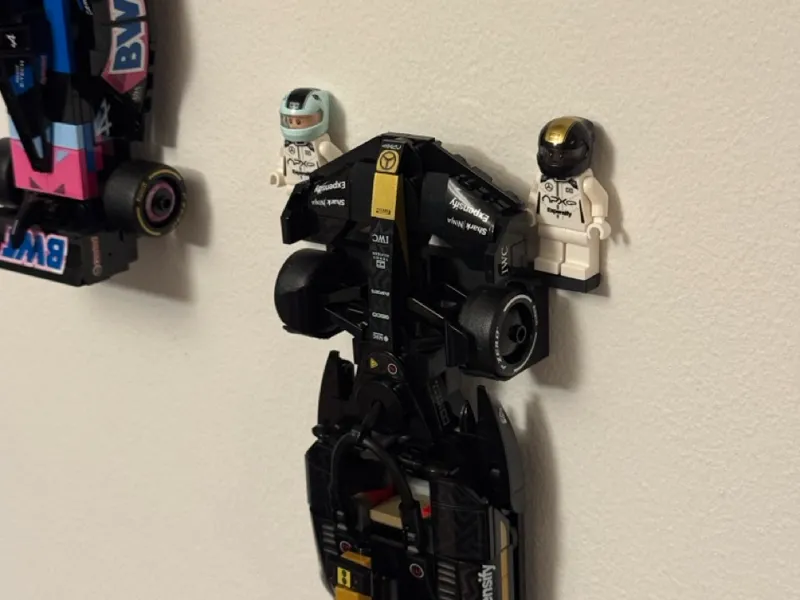Dual figure F1 Movie Speed Champions wall mount