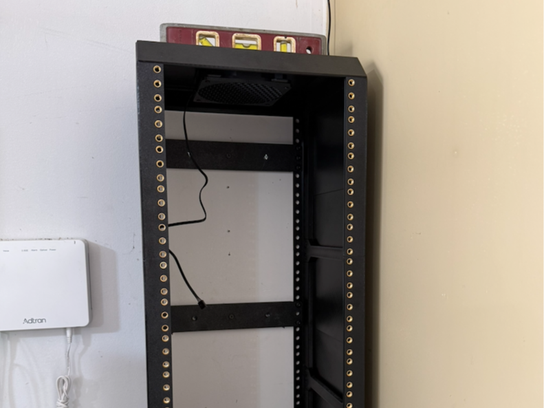 Lab Rax or 10 inch Rack Wall Mount (1u)