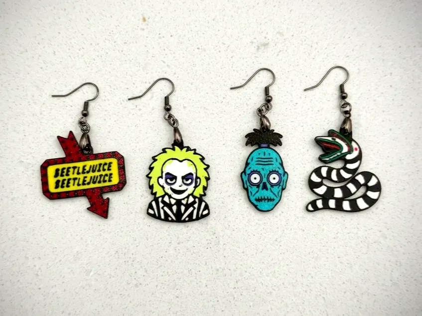 Pendientes: Beetlejuice Earrings. Referencia del modelo original.