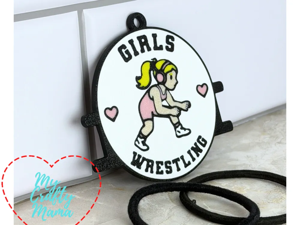 Accesorio para sujetar ligas de cabello: Girls wrestling hair tie keychain. Referencia del modelo original.