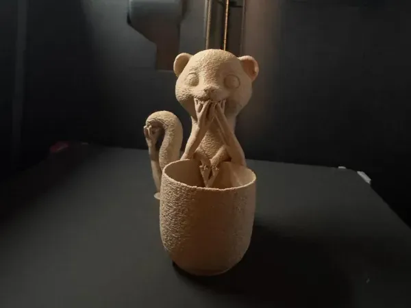 Figurine furet dans sa niche