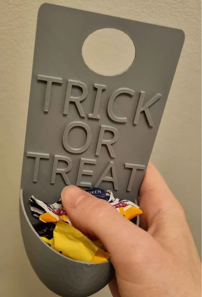 Trick or treat door hanger