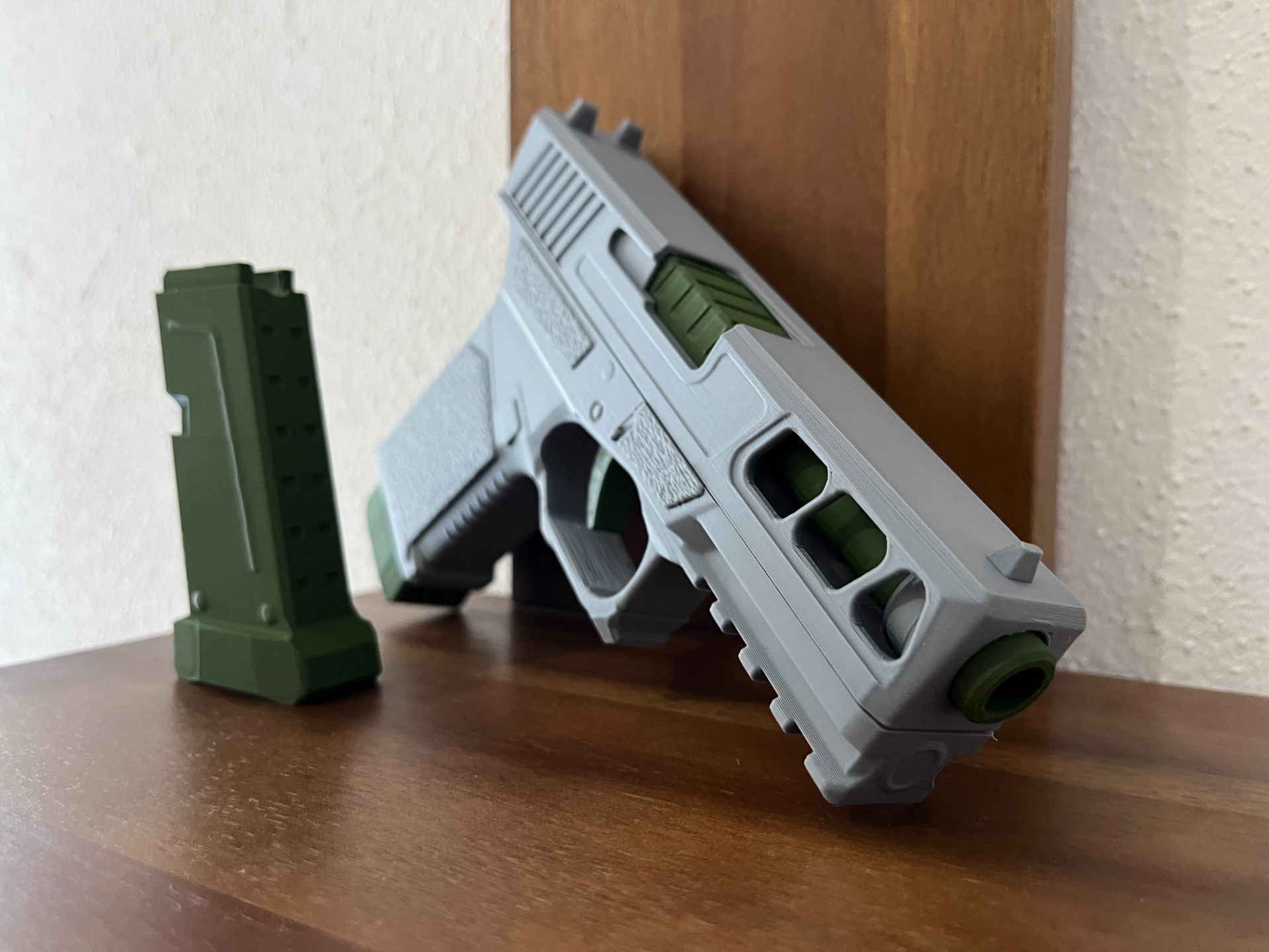 Pistol 9mm with Moveable parts - 1