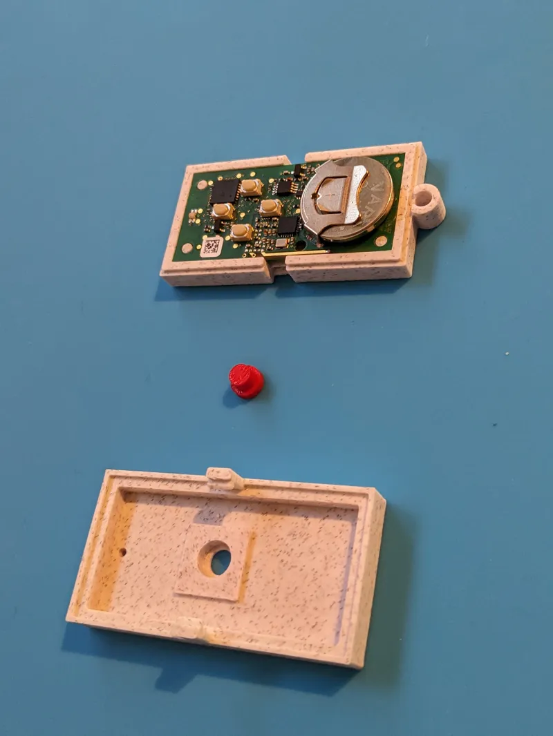 Super simple housing for the Hörmann garage door remote control