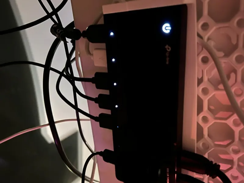 Multiboard - TP-Link UH700 USB Hub Holder