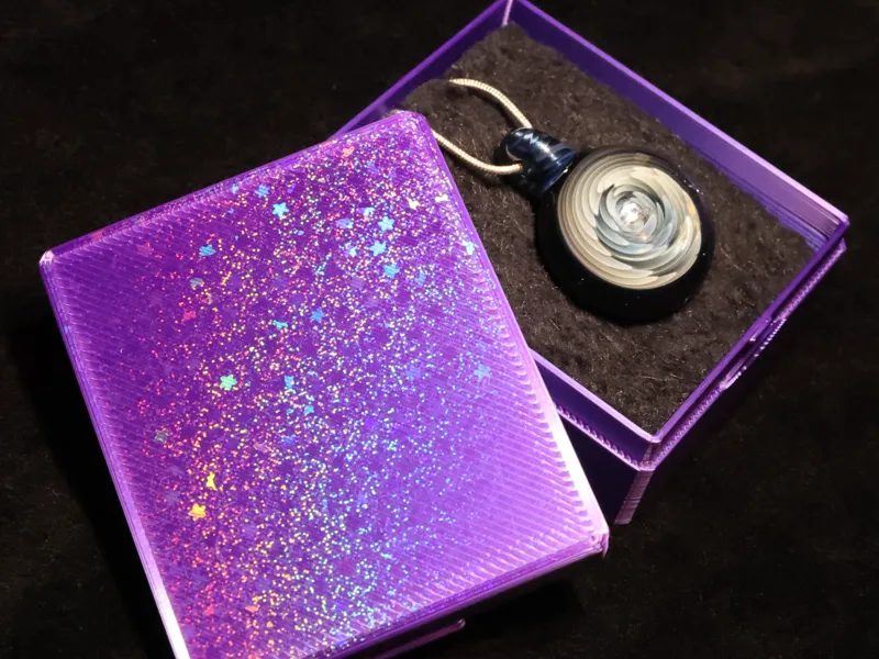 Small/efficient jewelry box