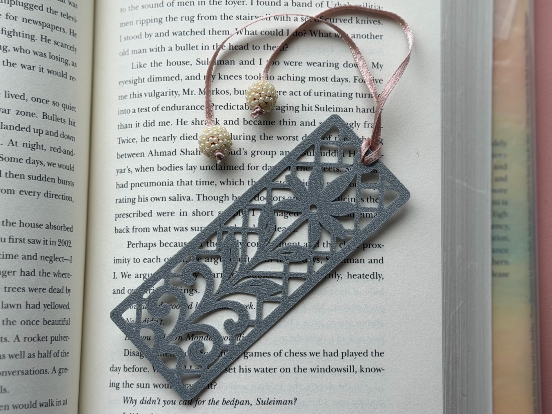 Bookmark - elegant floral motif