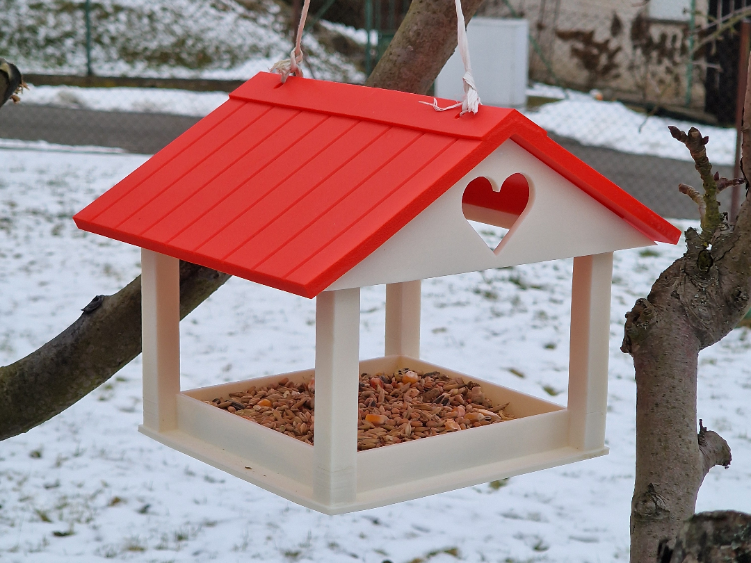 bird feeder, larger, lightweight, and simple